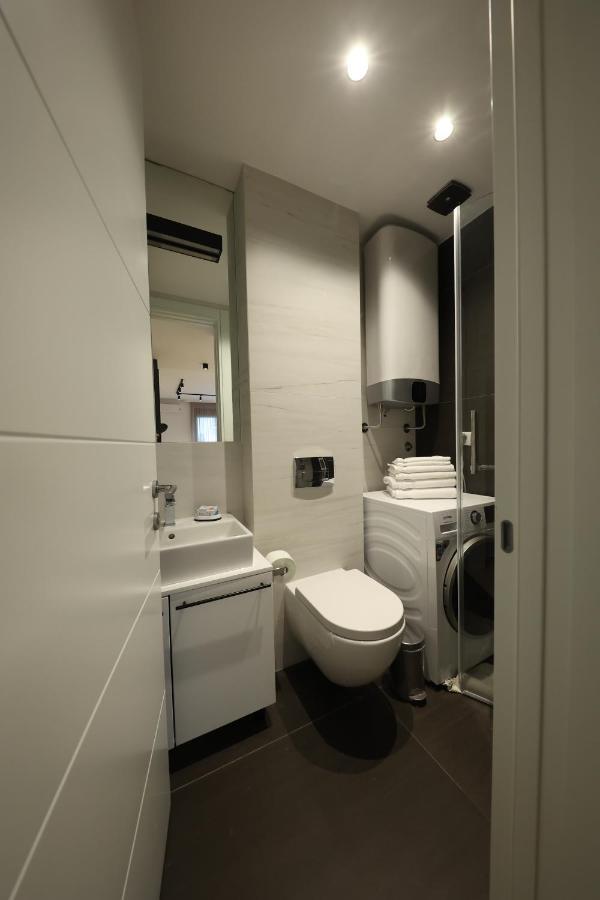 Modern Apartment In The Heart Of เบลเกรด ภายนอก รูปภาพ