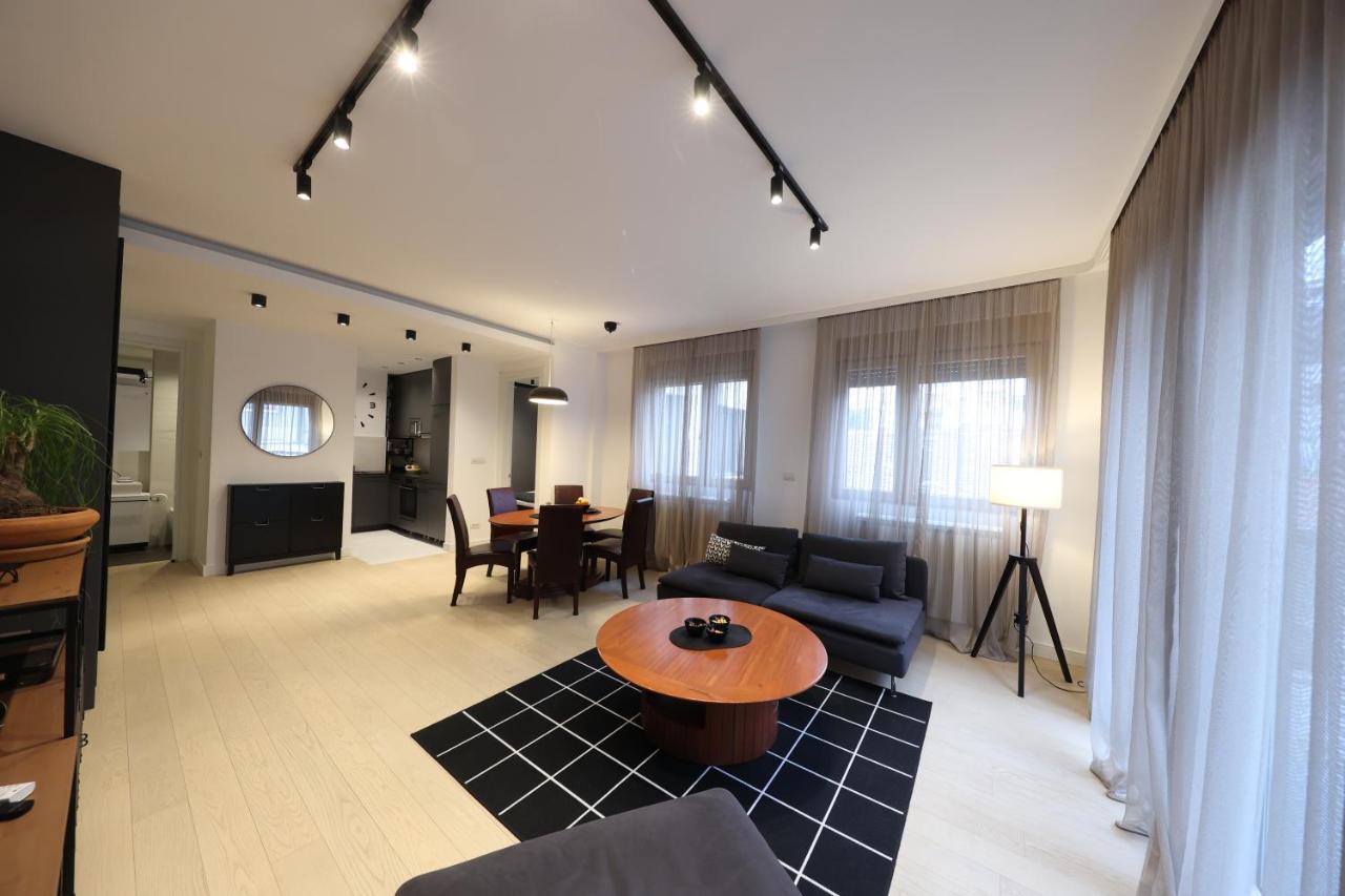 Modern Apartment In The Heart Of เบลเกรด ภายนอก รูปภาพ