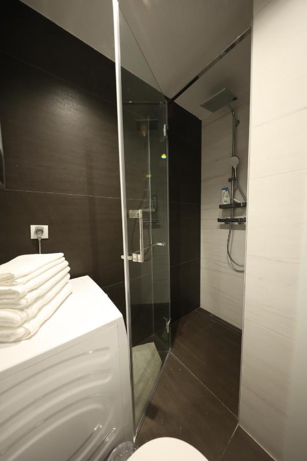 Modern Apartment In The Heart Of เบลเกรด ภายนอก รูปภาพ