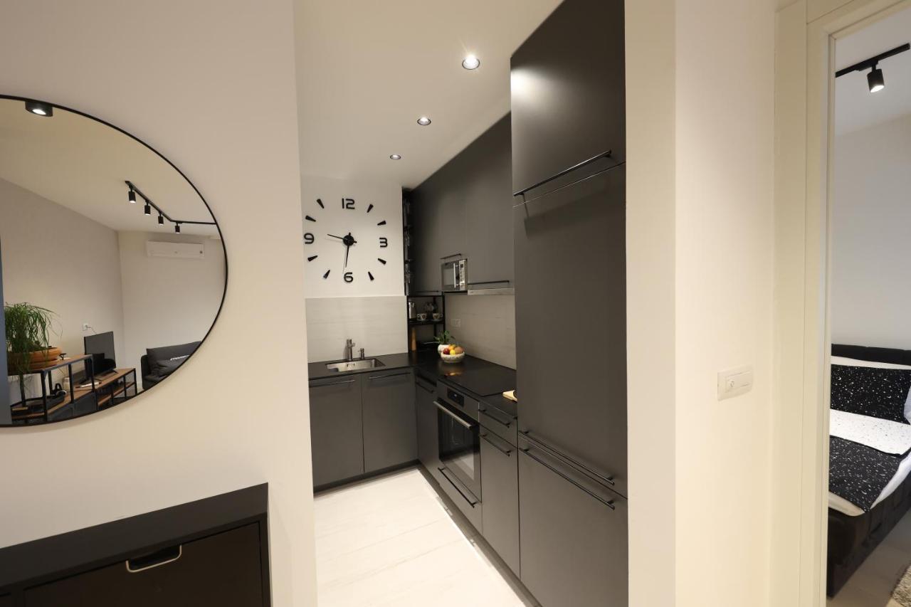 Modern Apartment In The Heart Of เบลเกรด ภายนอก รูปภาพ