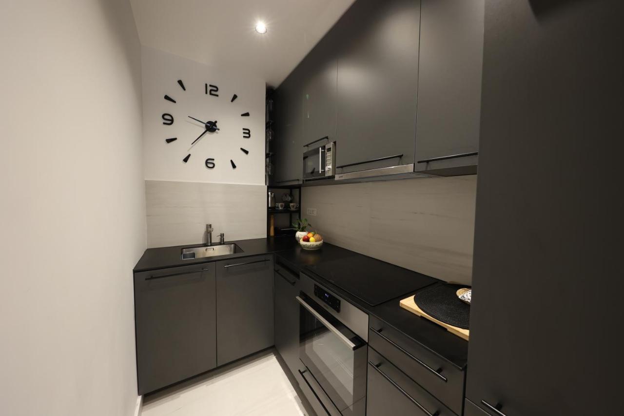 Modern Apartment In The Heart Of เบลเกรด ภายนอก รูปภาพ